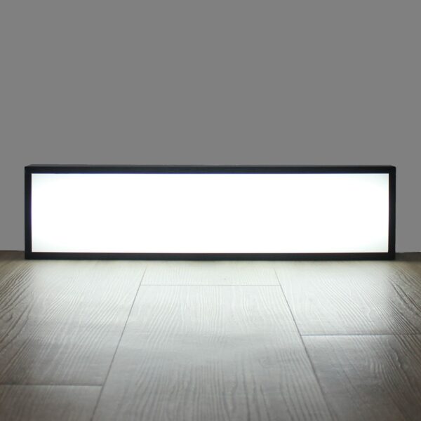Huren: Lichtbak 60x15 cm met eigen ontwerp